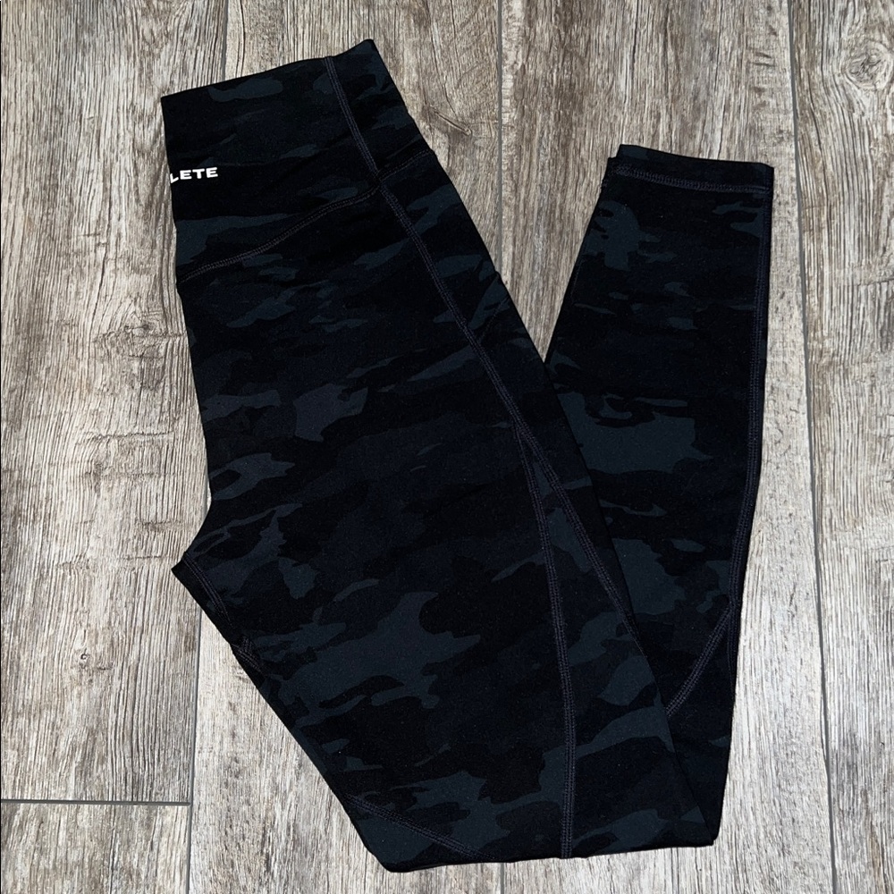 ALPHALETE CAMO LEGGINGS